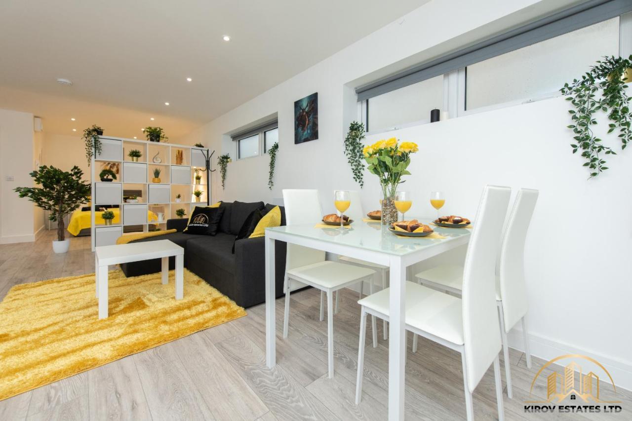 Hermes Apartment - The Messenger Of Town Southampton Eksteriør bilde